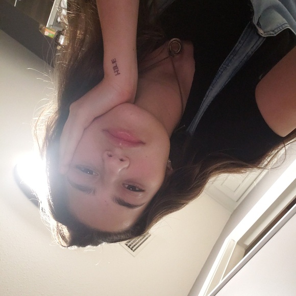 Meet your Posher, Aries - Picture 1 of 1